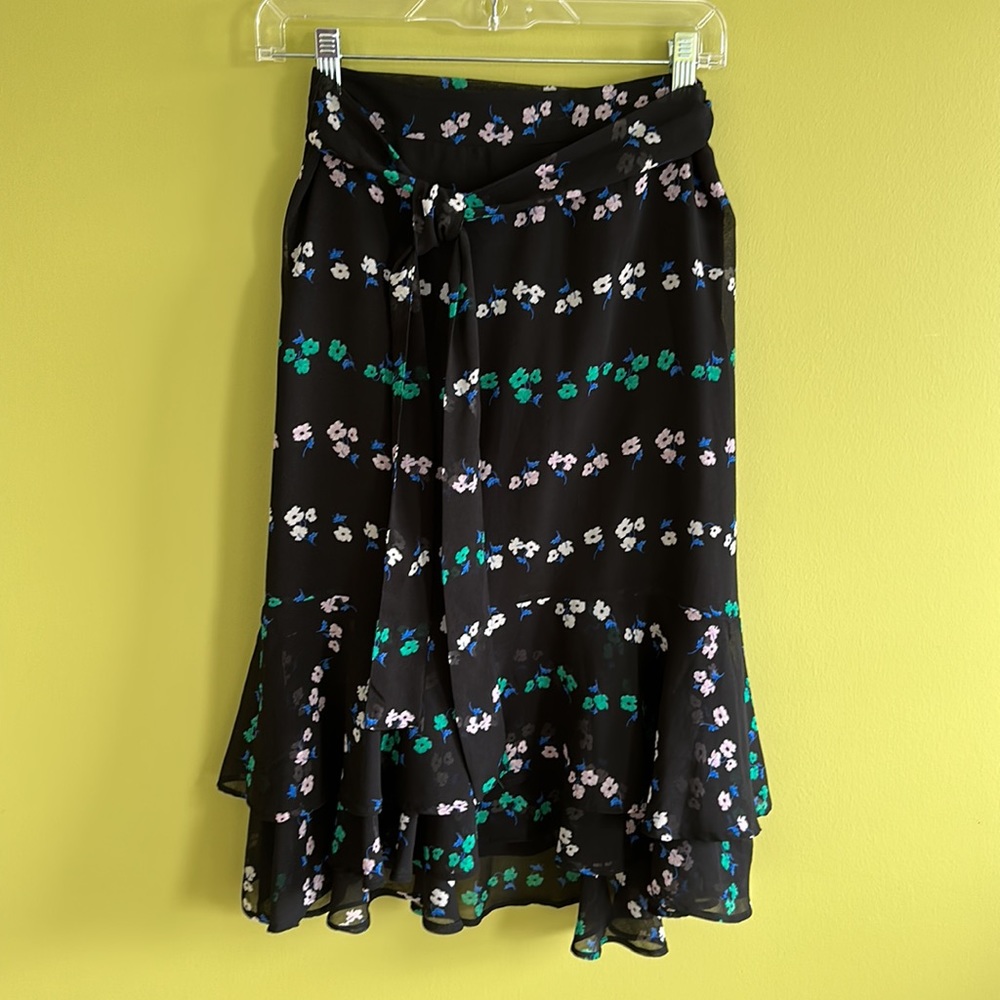 Beautiful Ann Taylor lined black/floral skirt with ruffle edge and tie belt.